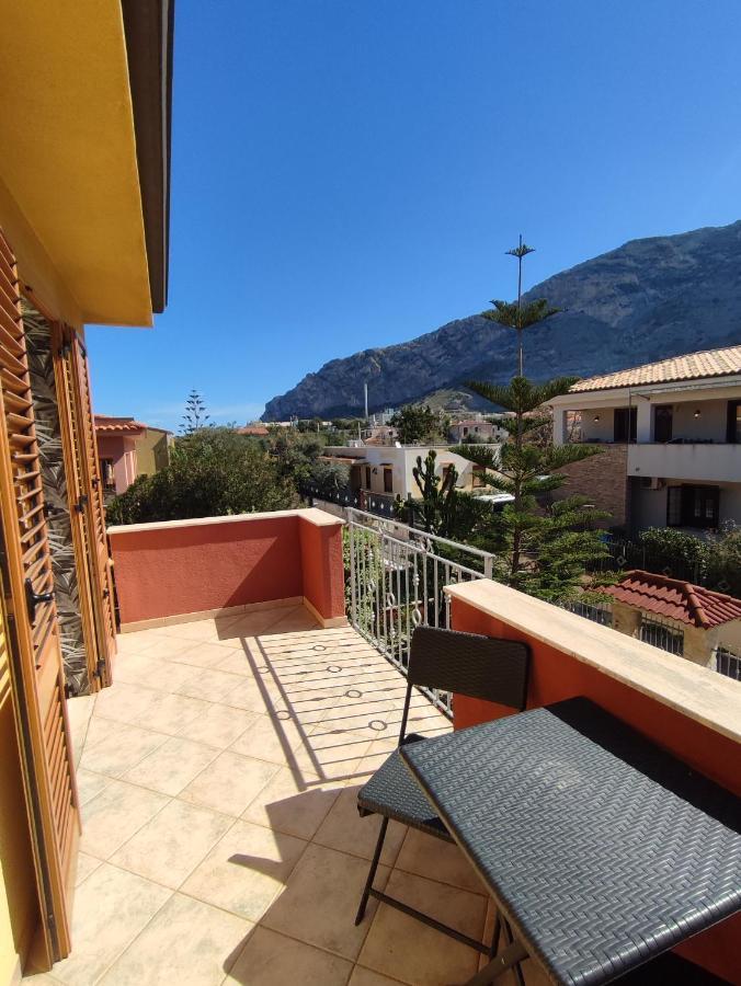 Casa Vacanze Isolotto Ізола-делле-Фемміне Екстер'єр фото
