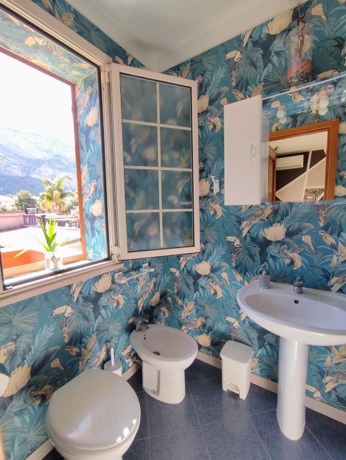 Casa Vacanze Isolotto Ізола-делле-Фемміне Екстер'єр фото