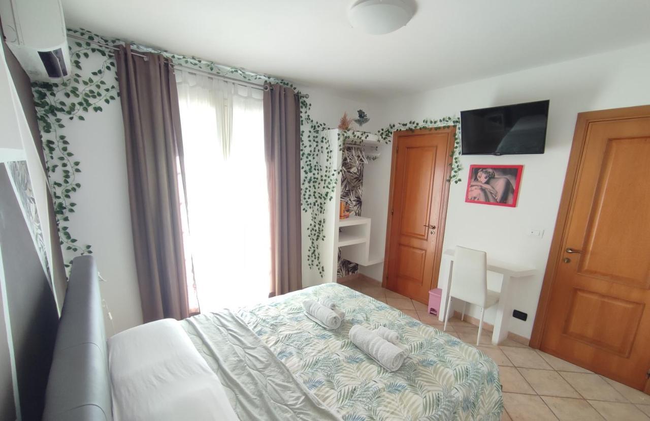 Casa Vacanze Isolotto Ізола-делле-Фемміне Екстер'єр фото