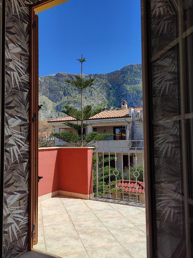 Casa Vacanze Isolotto Ізола-делле-Фемміне Екстер'єр фото