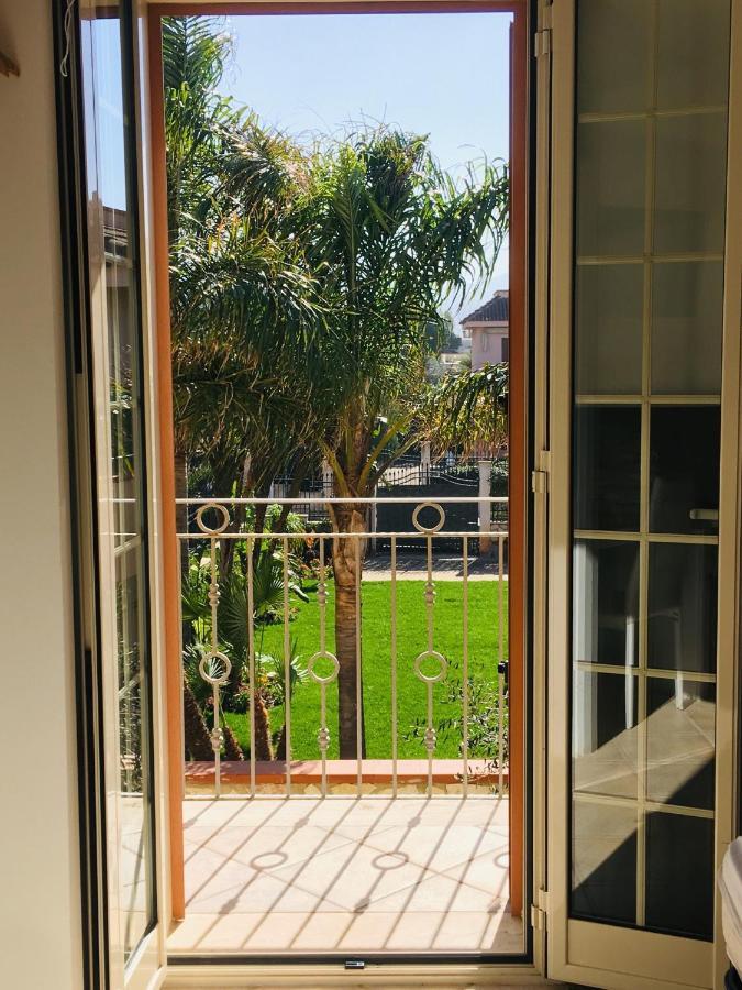 Casa Vacanze Isolotto Ізола-делле-Фемміне Екстер'єр фото