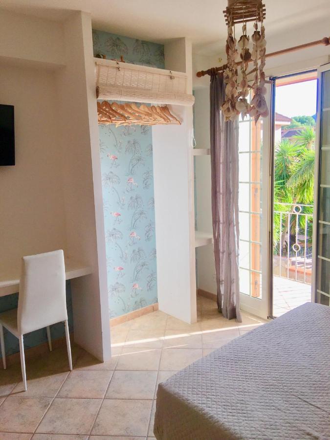 Casa Vacanze Isolotto Ізола-делле-Фемміне Екстер'єр фото